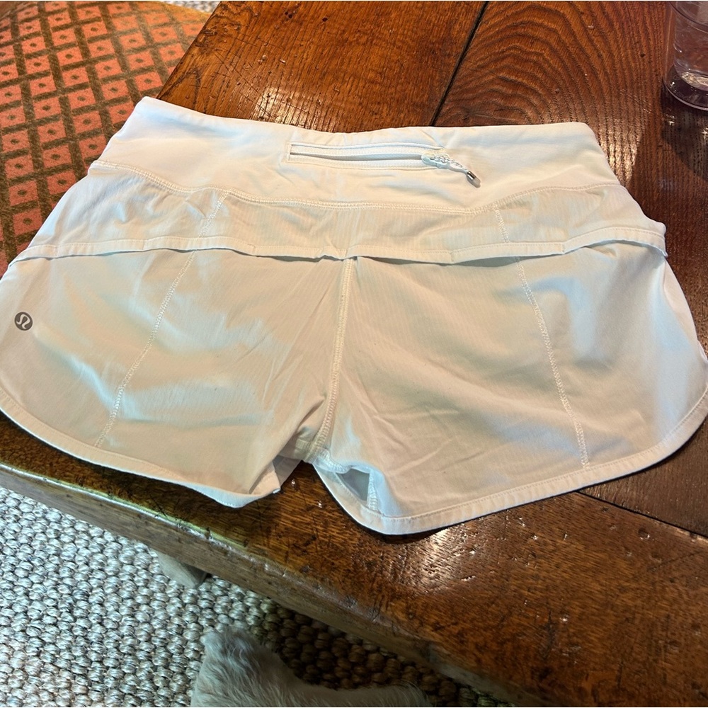 Lululemon White Speed Short *2-way Stretch 2.5" (Size 4)